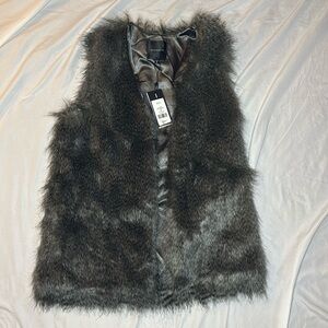 NWT - dynamite faux fur vest size XS-S